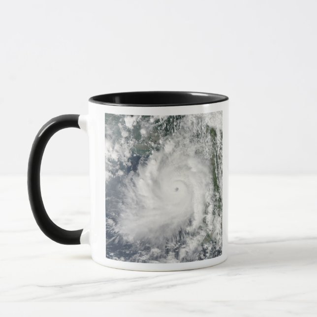 Taza El ciclón Giri se desplaza por Birmania (Izquierda)