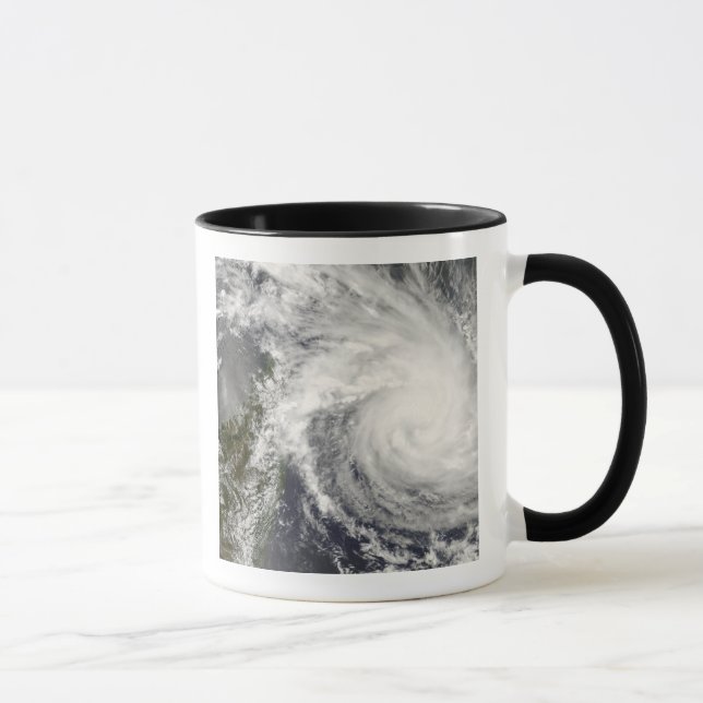 Taza El ciclón tropical Iván se acerca a Madagascar (Derecha)