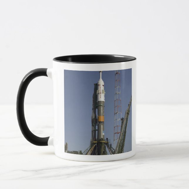 Taza El cohete Soyuz se erige en la posición 2 (Izquierda)