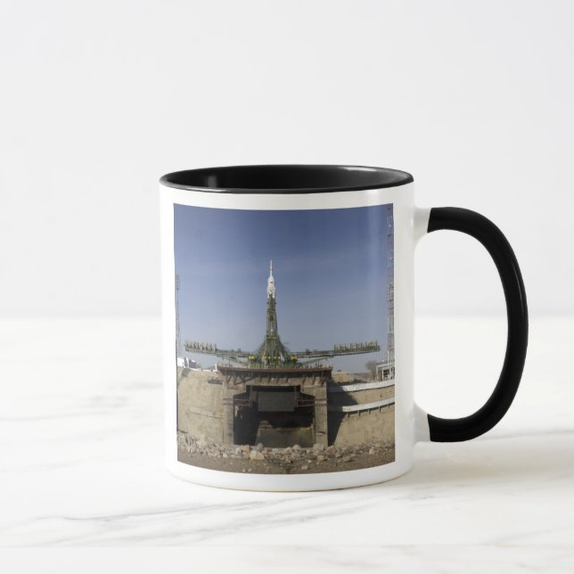 Taza El cohete Soyuz se erige en la posición 6 (Derecha)