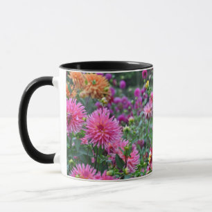 Taza El colorido jardín de flores dahlias