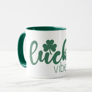 Taza El Día de San Patricio Afortunado Vibes con el Atr