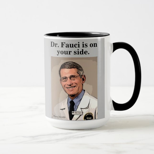 Taza El Dr. Fauci está de su lado, gris (Derecha)