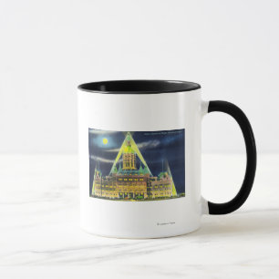 Taza El edificio del capitolio del estado en la noche