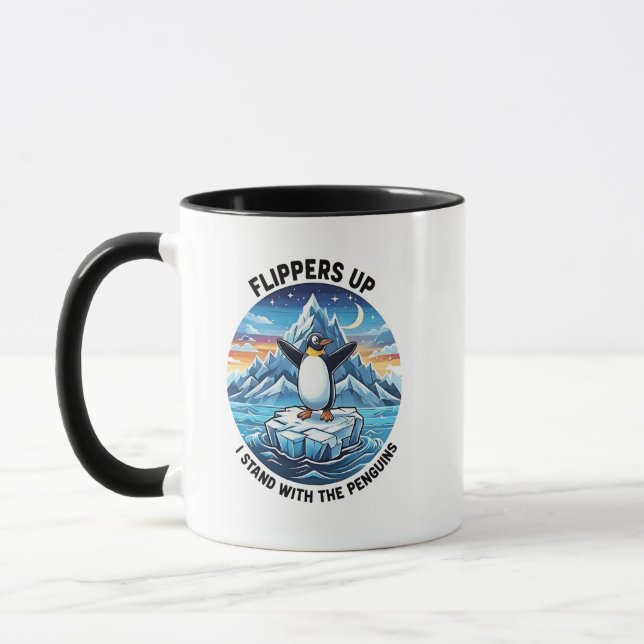 Taza El extraño pingüino resiste la protesta contra los (Izquierda)