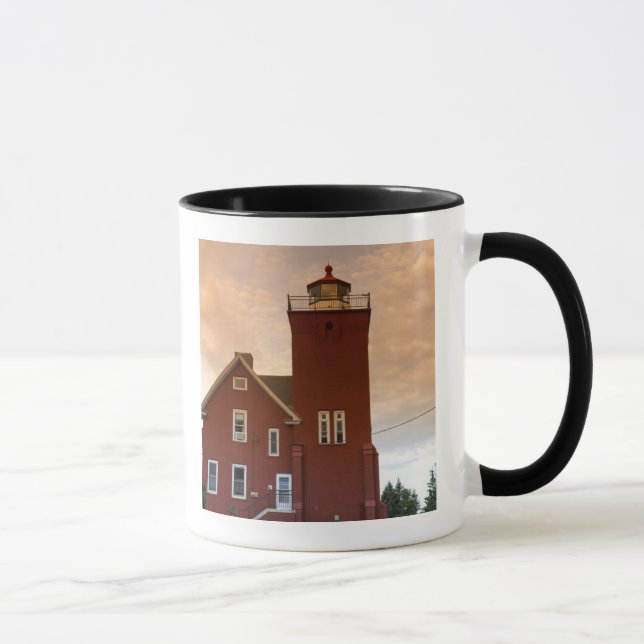 Taza El Faro de Two Harbors con vista a Agate Bay (Derecha)