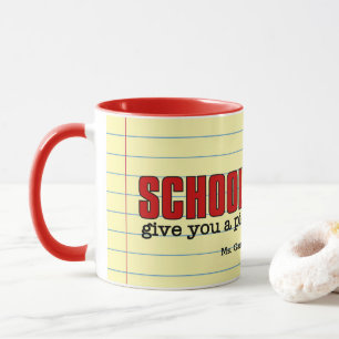 Taza El gracioso pedazo de nombre amarillo y rojo menta