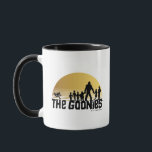 Taza El gráfico de silueta de la puesta de sol de Gooni<br><div class="desc">Las tonterías | Echa un vistazo a este gráfico de inspiración retro con las siluetas de los niños de Goon Docks con Sloth!</div>