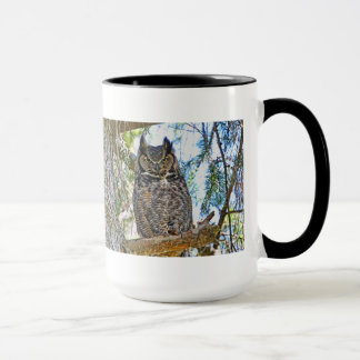 Taza El gran mirar fijamente del búho de cuernos