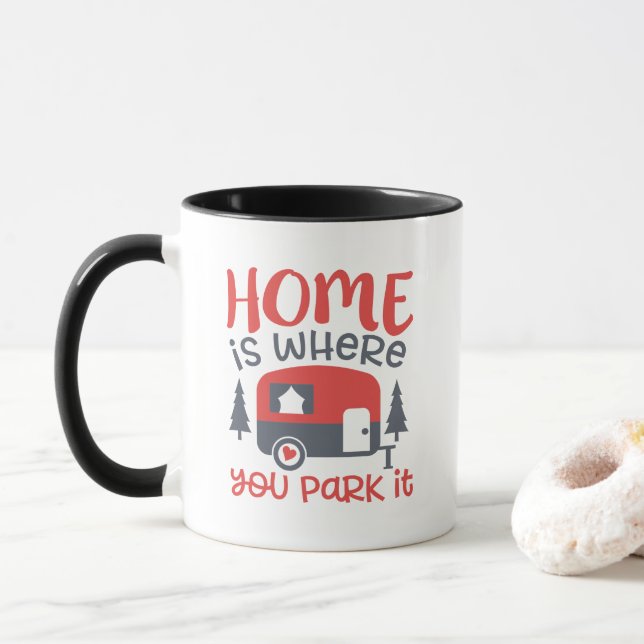 Taza El hogar lindo del campista es donde usted lo (Con donut)