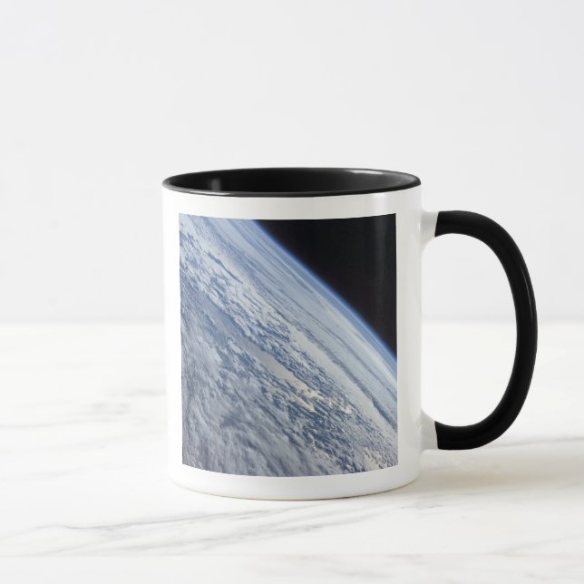 Taza El horizonte de la Tierra contra la oscuridad del  (Derecha)