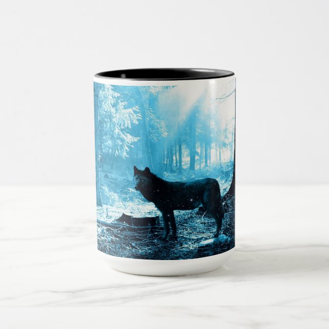 Taza El lobo negro solo en el bosque (Centro)