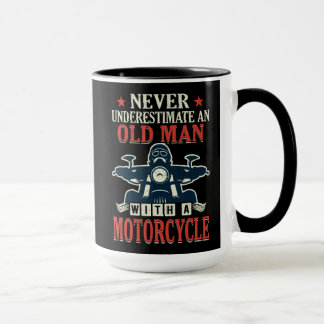 Taza El motorista de la motocicleta nunca subestima a