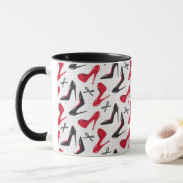Taza El negro negro rojo de los tacones altos arquea