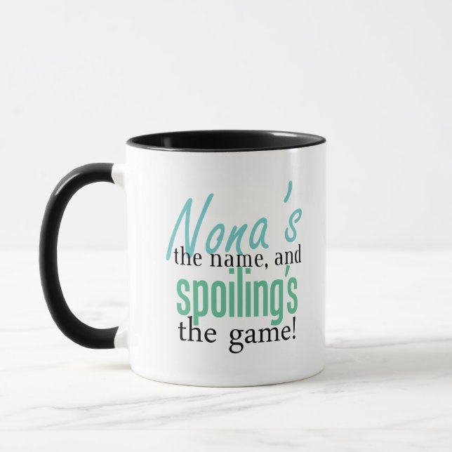 Taza El nombre de los Nona, y estropeo del juego (Izquierda)
