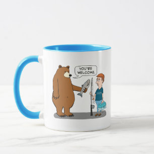 Taza El oso da a hombre un pescado