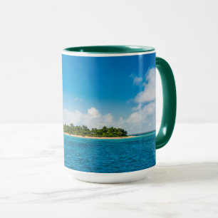 Taza El paisaje marino con la pequeña isla