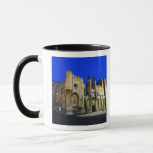 Taza El Palacio del Papa en Aviñón al atardecer. Constr