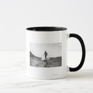 Taza El practicar surf en la persona que practica surf