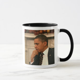 Taza El presidente Barack Obama reflexiona mientras se