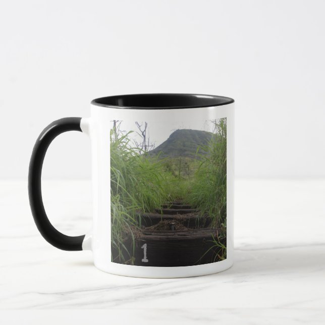 Taza El primer paso invita a los excursionistas al crát (Izquierda)
