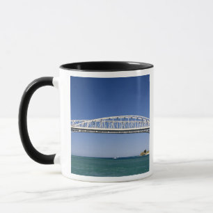 Taza El Puente de Agua Azul es un puente de doble tramo