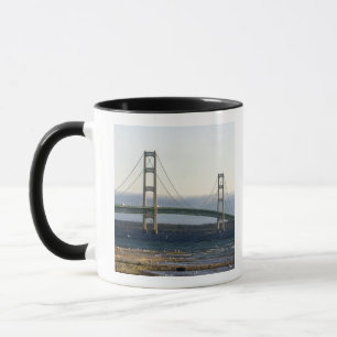 Taza El puente de Mackinac que atraviesa los Estrechos 