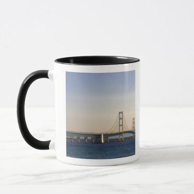 Taza El puente Mackinac que recorre el estrecho de 3 (Izquierda)