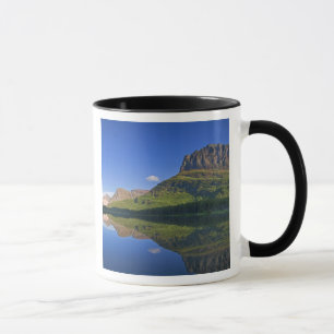 Taza El punto de túnel y la montaña Allen se reflejan e