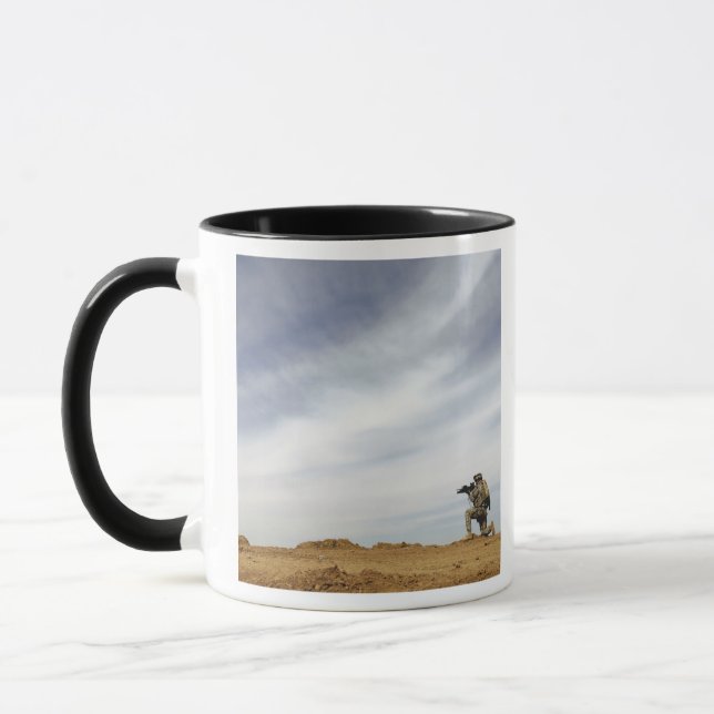Taza El sargento proporciona seguridad (Izquierda)