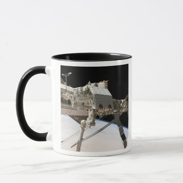 Taza El sistema robótico Dextre construido en Canadá (Izquierda)
