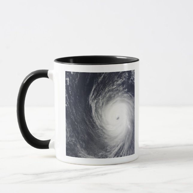 Taza El supertifón se apodera del océano Pacífico (Izquierda)