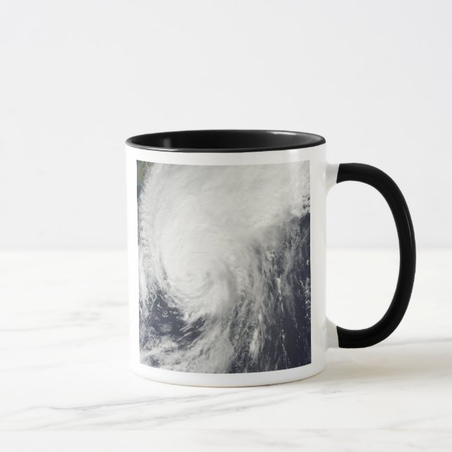 Taza El tifón Melor se acerca a Japón (Derecha)