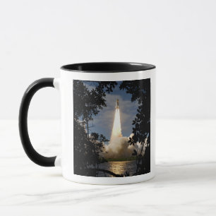 Taza El transbordador espacial Atlantis levanta 9