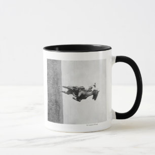 Taza El vaquero monta el caballo salvaje que sube en