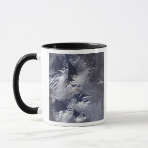 Taza El volcán de Bezymianny exhibe un penacho modesto