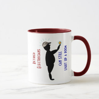 Taza Electricista jubilado que se enciende encima de un