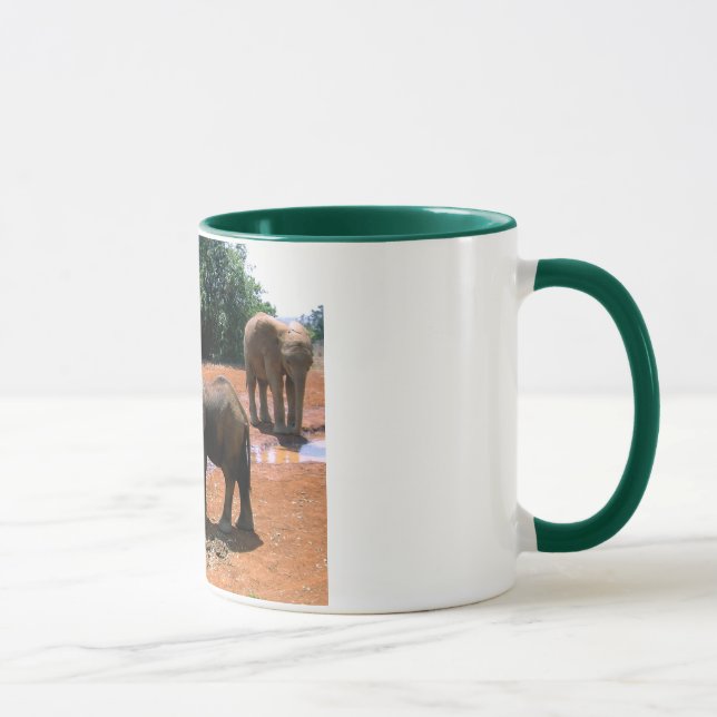 TAZA ELEFANTE QUE ES FED EN KENIA (Derecha)
