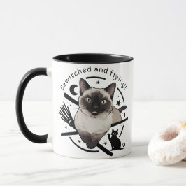 Taza Elegancia de Halloween: El gato volador siamés