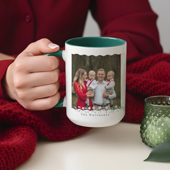 Taza Elegante Collage de fotos de la familia Wavy Keeps (Elegant Wavy Family Photo Collage Keepsake Floral Mug)