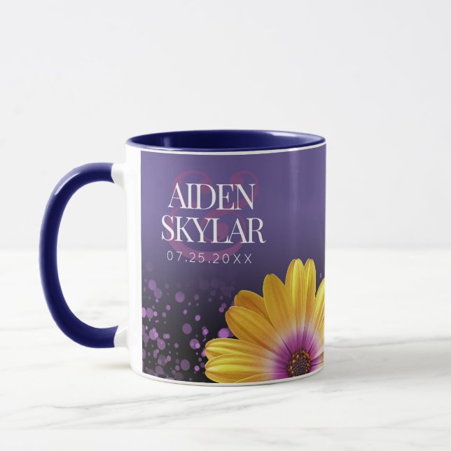 Taza Elegantes Daisies de Oro con Boda Purpurina Púrpur (Izquierda)