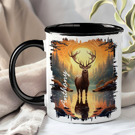 Taza Elk en la reflexión del lago forestal de otoño