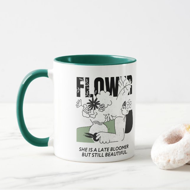 Taza Ella es una flor tardía pero todavía hermosa (Con donut)