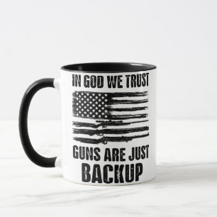 Taza En Dios confiamos en que las armas estén de vuelta