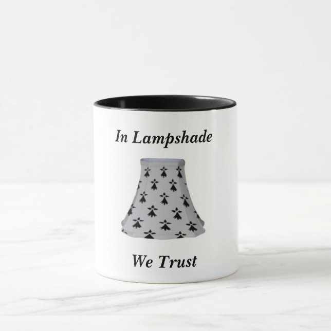 Taza En Lampshade confiamos (Centro)