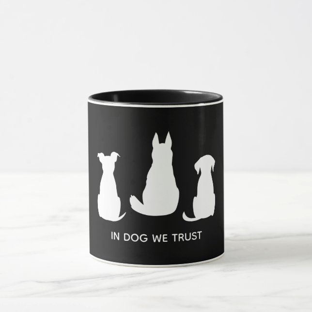 Taza En perros confiamos en los amantes de los perros (Centro)