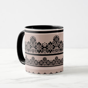 Taza encaje negro, calado, fondo marrón, beige, bla