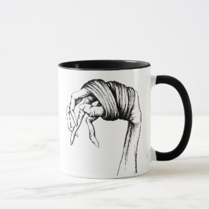Taza encuadernada de las manos