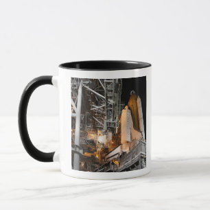 Taza Endeavor del transbordador espacial en la platafor