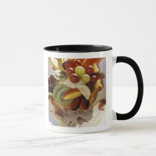 Taza Ensalada de frutas con helado.